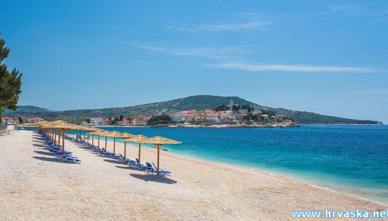 Primošten - plaža - hotel Zora