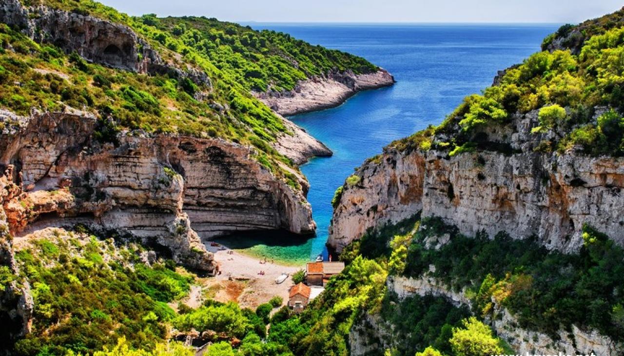 otok Vis - plaža - Stiniva